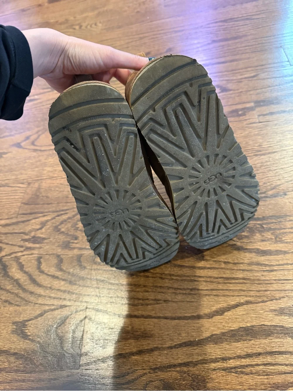 UGG please find